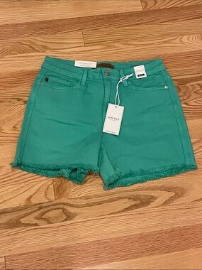 NWT Judy Blue Aquamarine Mid Rise Shorts
